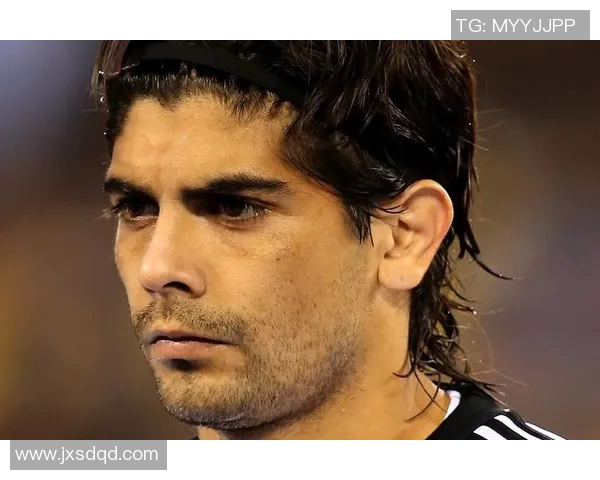 全球足球界的帅哥明星们展现魅力与才华的精彩瞬间 全球足球界的帅哥明星们展现魅力与才华的精彩瞬间