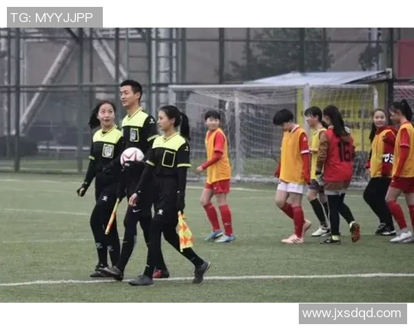 女主与原创足球明星的浪漫之旅在绿茵场上绽放爱的火花 女主与原创足球明星的浪漫之旅在绿茵场上绽放爱的火花