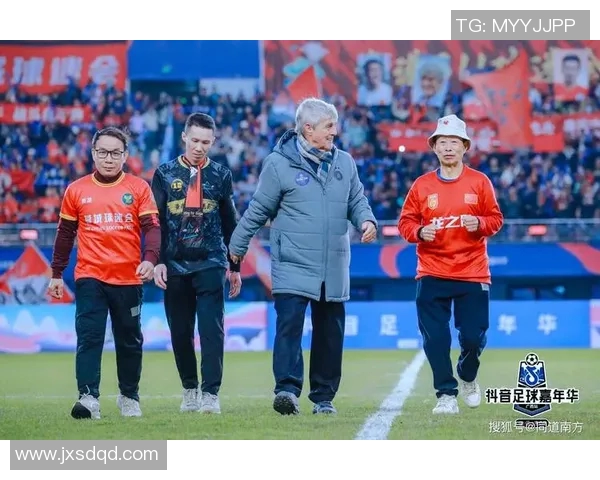 足球明星爸爸归来温暖家庭时刻感动万千球迷心灵 足球明星爸爸归来温暖家庭时刻感动万千球迷心灵