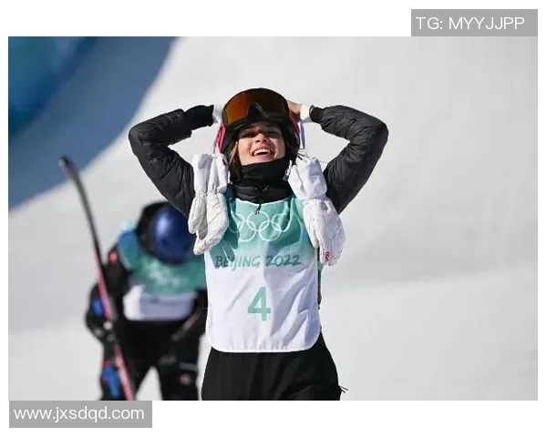 谷爱凌与足球明星的跨界合作引发热议共同推动体育文化新风潮 谷爱凌与足球明星的跨界合作引发热议共同推动体育文化新风潮