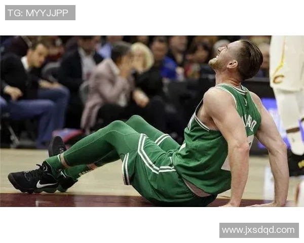 足球明星因尺桡骨骨折重返赛场的励志故事与康复之路