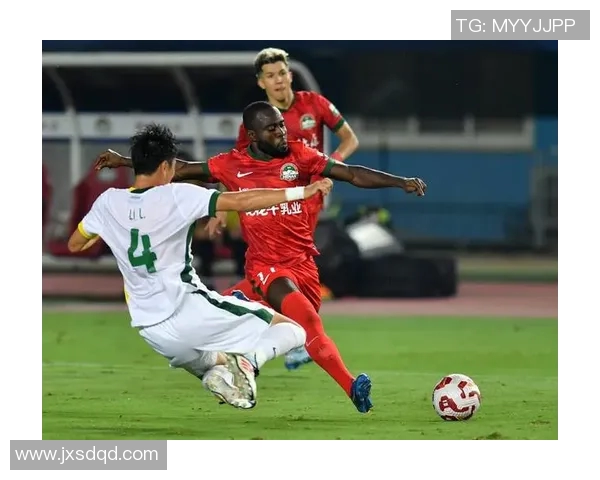 足球明星如何通过尊重与谦逊赢得球迷心的感人故事