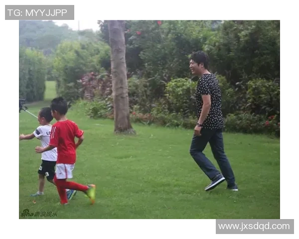 郎朗与足球明星亲密互动视频曝光展现音乐与体育的完美结合 郎朗与足球明星亲密互动视频曝光展现音乐与体育的完美结合